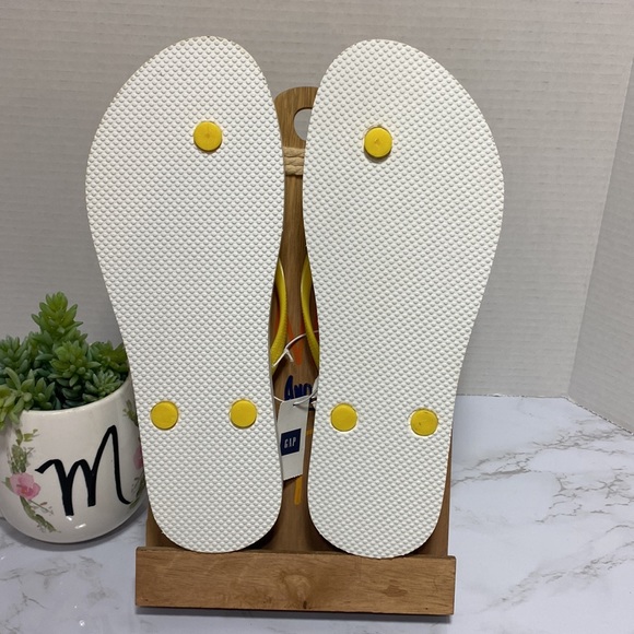 Gap yellow flip flops size 10 - Picture 4 of 6